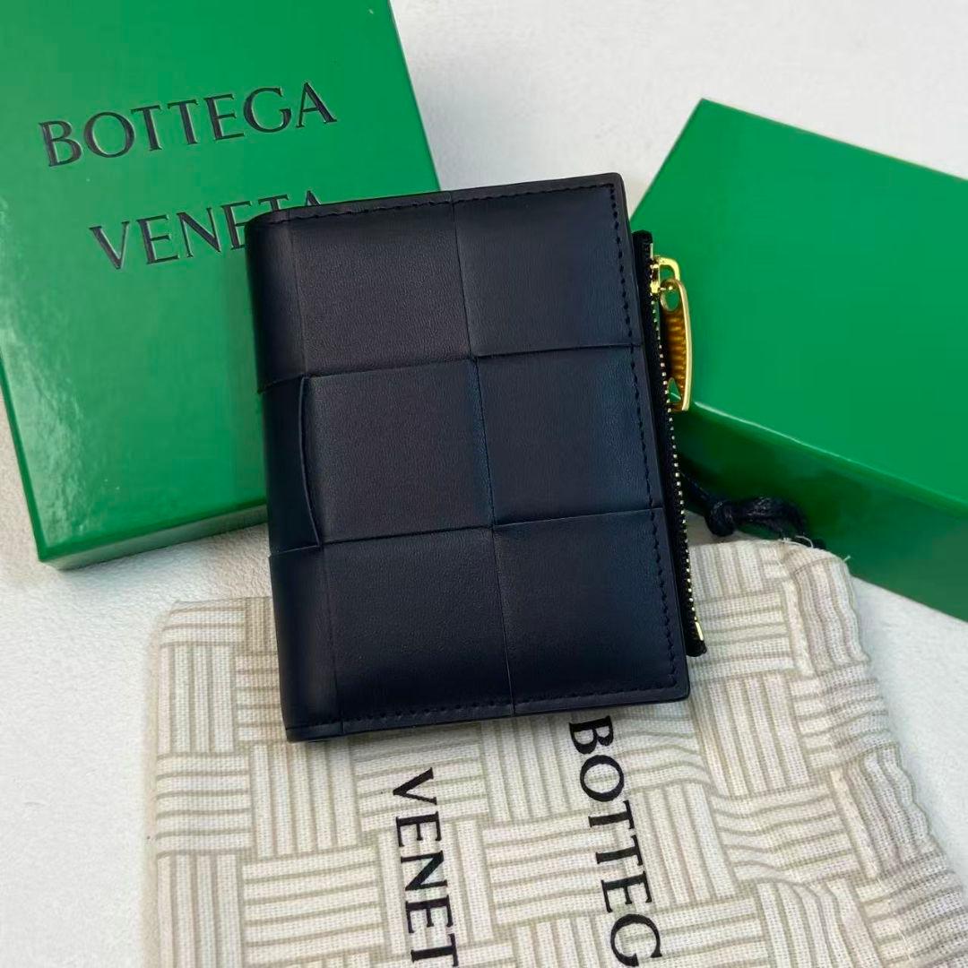のーらん BOTTEGA VENETA ブラック二つ折り財布