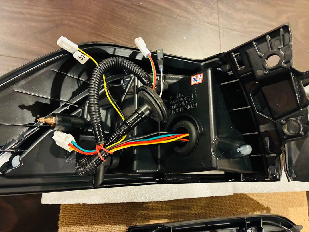 50系RAV4 ファイバーLEDテール シーケンシャルウインカー クリアータイプ