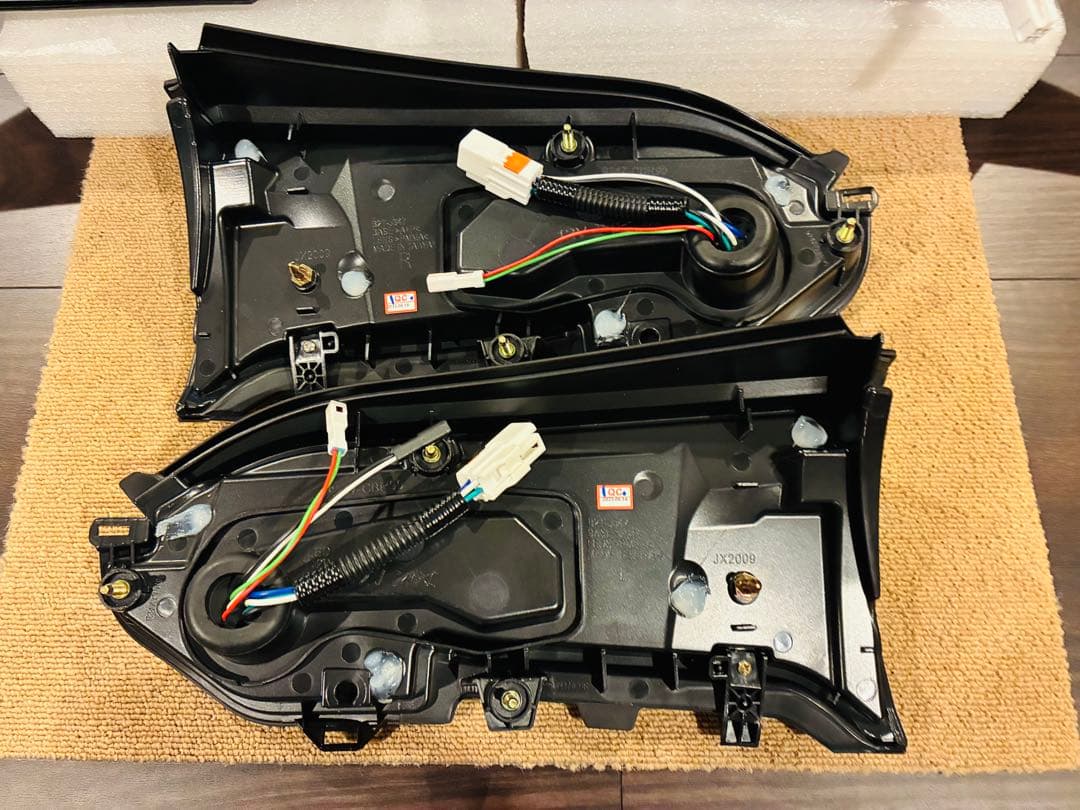 50系RAV4 ファイバーLEDテール シーケンシャルウインカー クリアータイプ