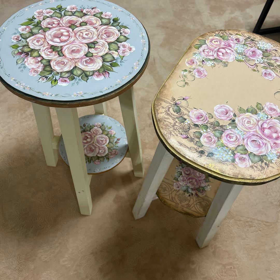 サイドテーブル。ジュリアンです。