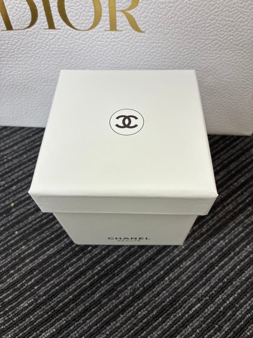 今日限定セール　シャネル　ビューティー　スノードーム　2025