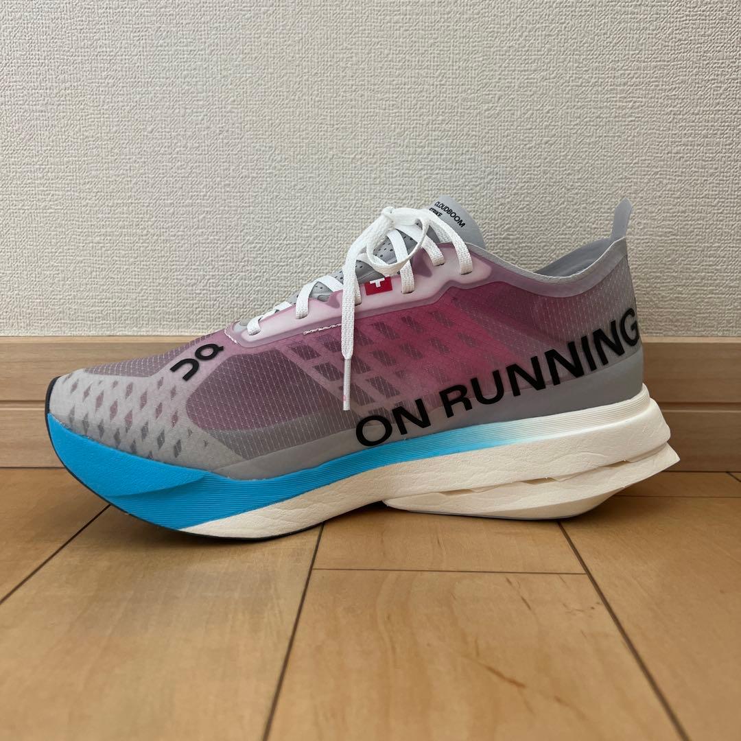 新品 半額以下 On Cloudboom Strike ランニングシューズ 25