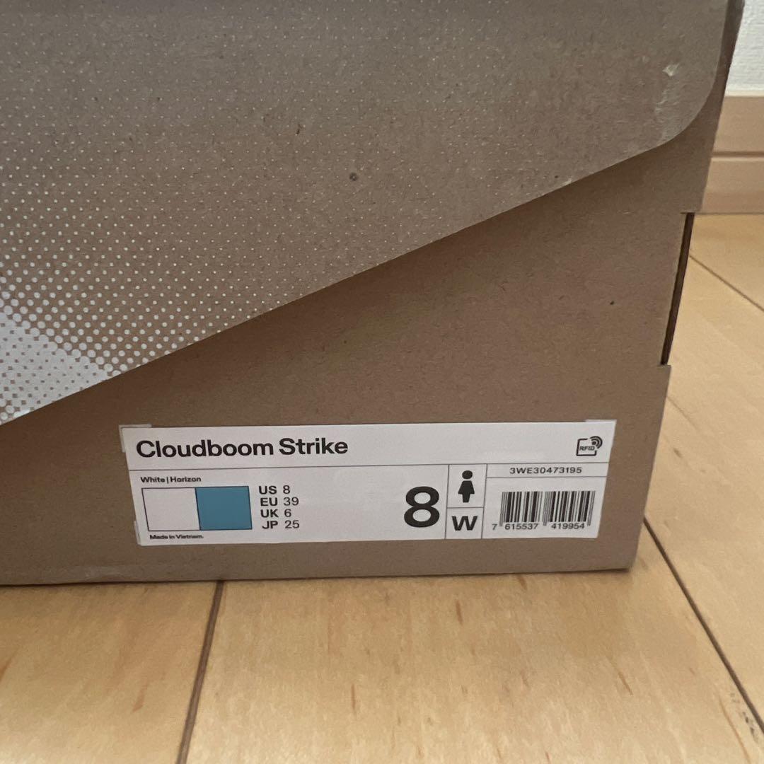 新品 半額以下 On Cloudboom Strike ランニングシューズ 25