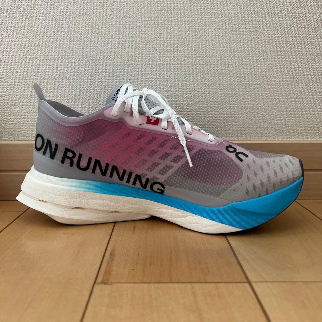 新品 半額以下 On Cloudboom Strike ランニングシューズ 25