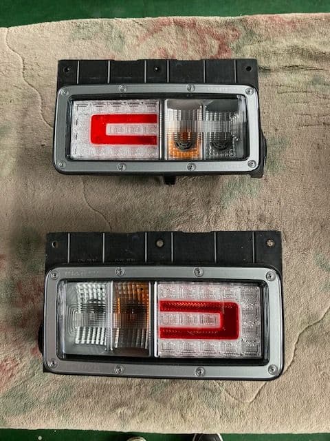 日野プロフィア純正テール左右