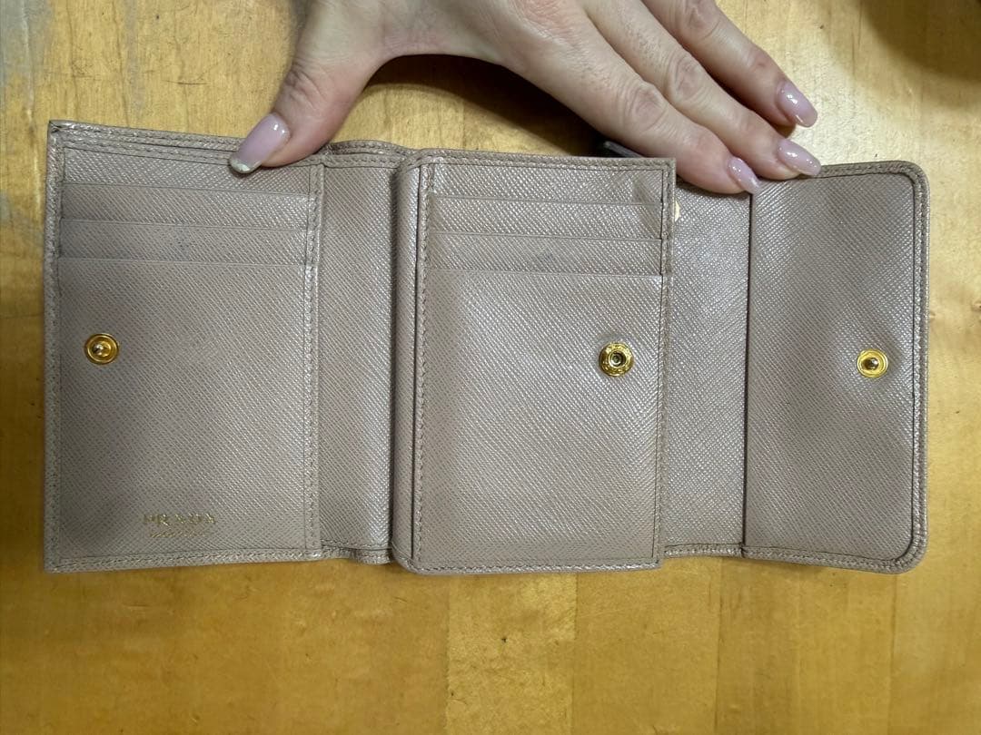 PRADA 薄いピンク 二つ折り財布