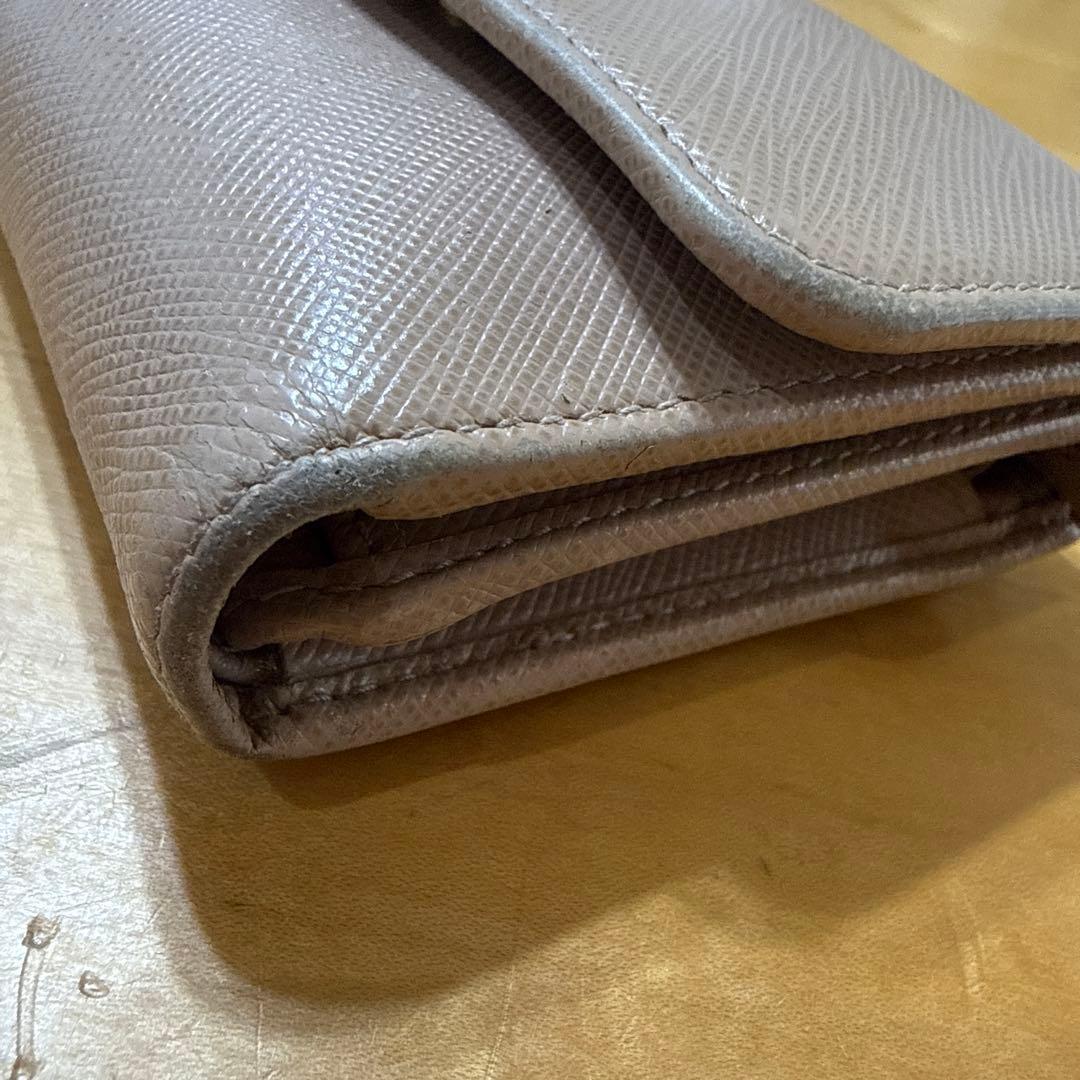 PRADA 薄いピンク 二つ折り財布