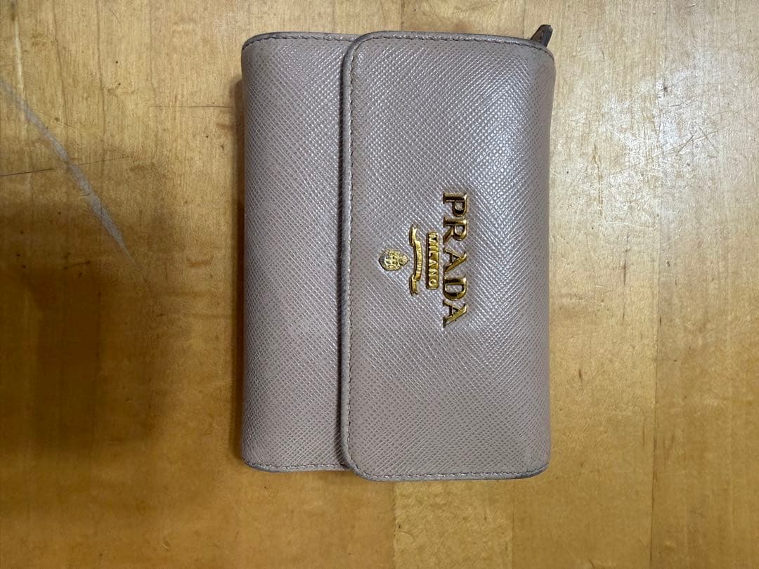 PRADA 薄いピンク 二つ折り財布