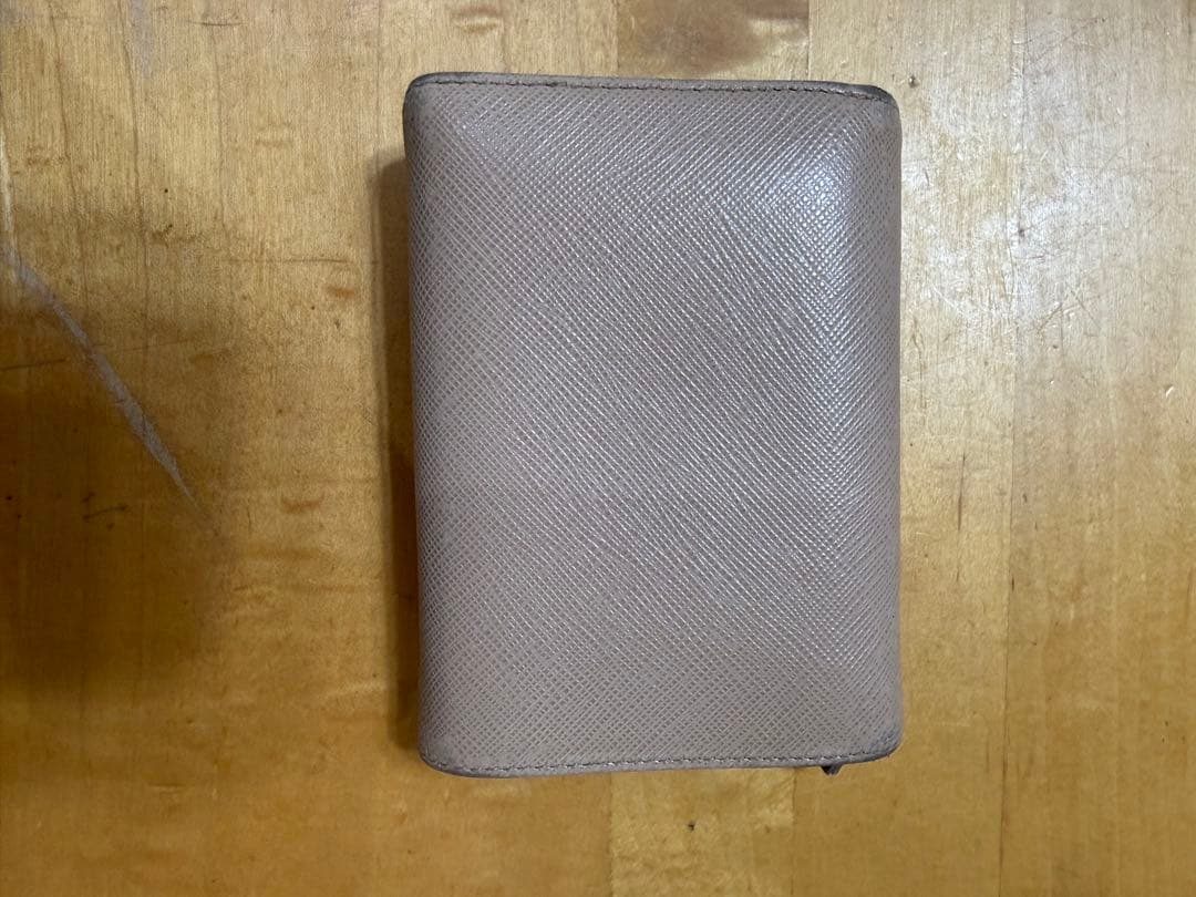 PRADA 薄いピンク 二つ折り財布
