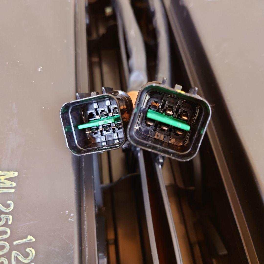 三菱 キャンター 純正 テールランプ 左右セット 新車外し