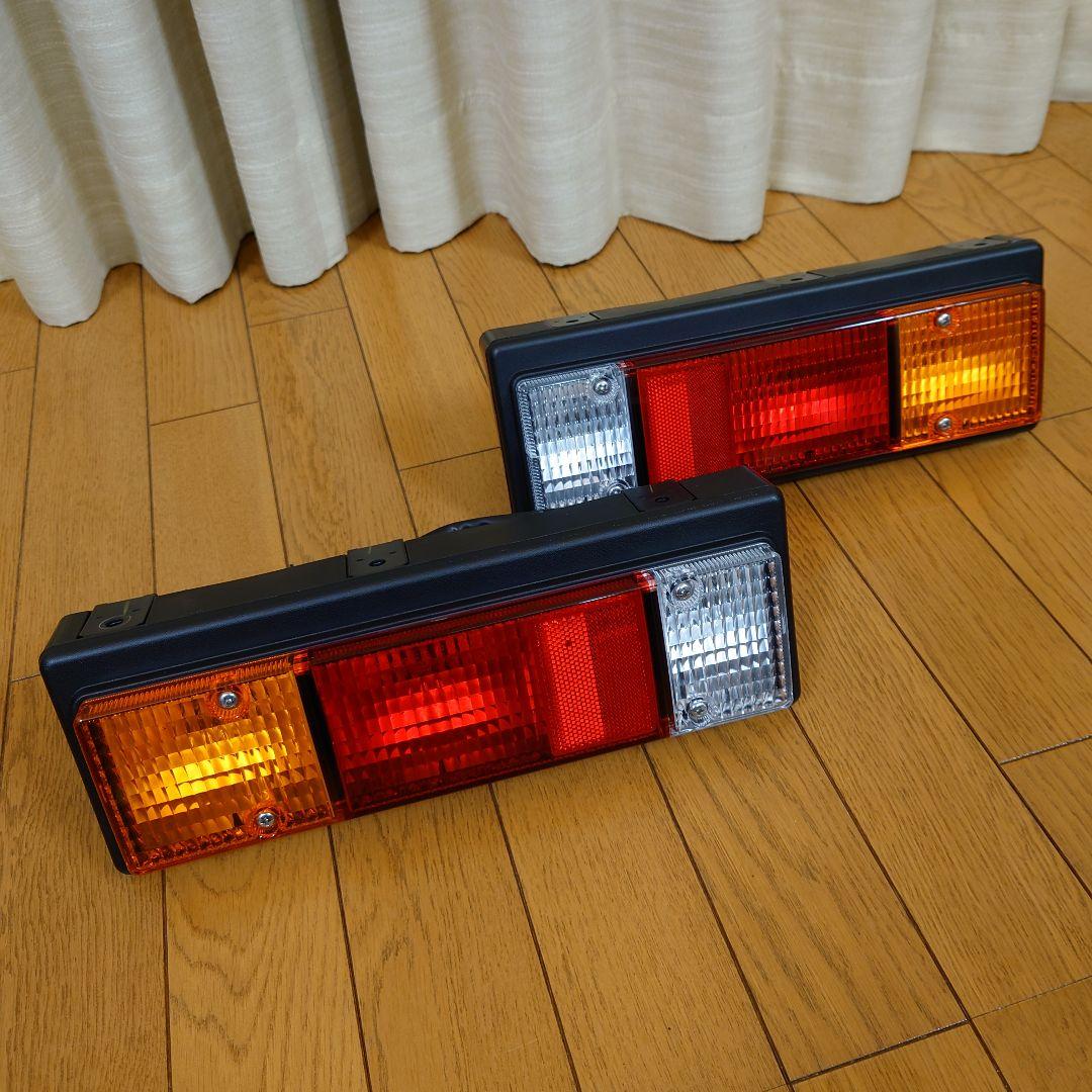 三菱 キャンター 純正 テールランプ 左右セット 新車外し