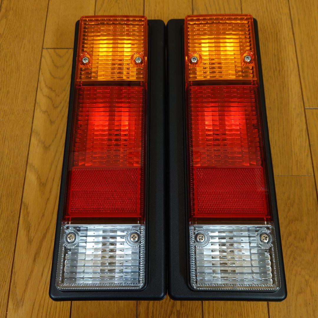 三菱 キャンター 純正 テールランプ 左右セット 新車外し