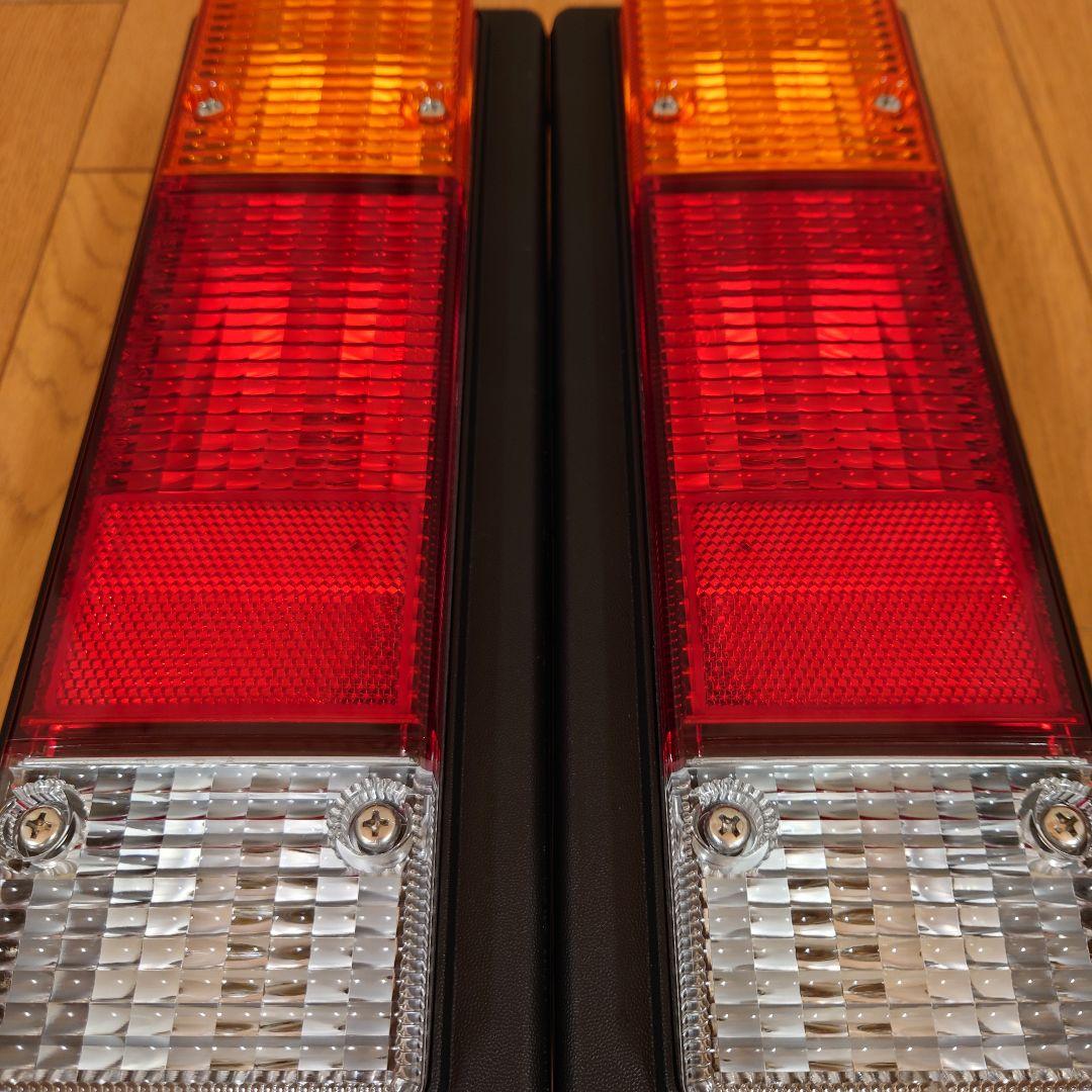 三菱 キャンター 純正 テールランプ 左右セット 新車外し