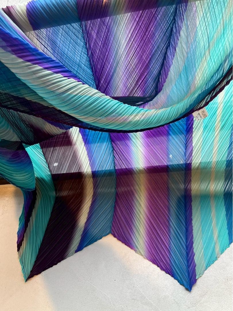 【新品未使用】ISSEY MIYAKE イッセイミヤケ プリーツ加工 ストール