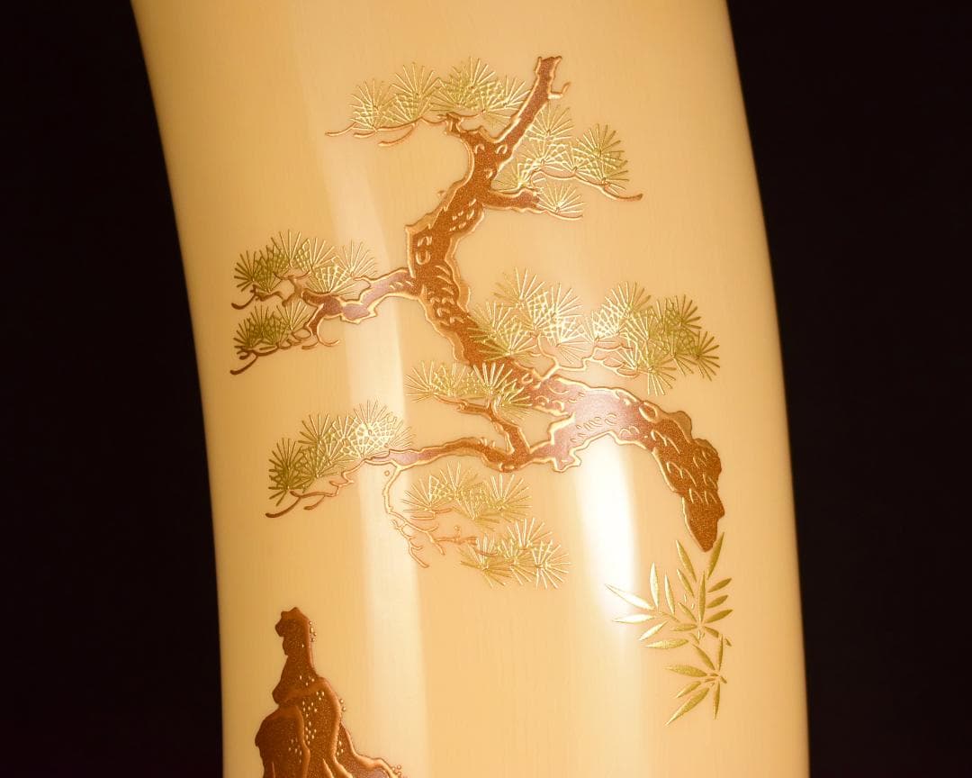 鶴吉作 象牙風花入 銅筒 鶴蒔絵 鶴松 金蒔絵 花器 唐木台付 細密工芸