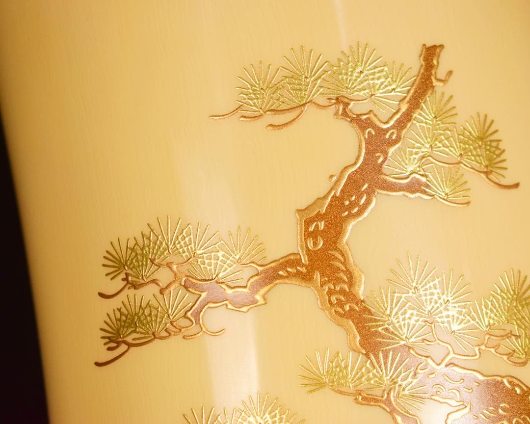 鶴吉作 象牙風花入 銅筒 鶴蒔絵 鶴松 金蒔絵 花器 唐木台付 細密工芸