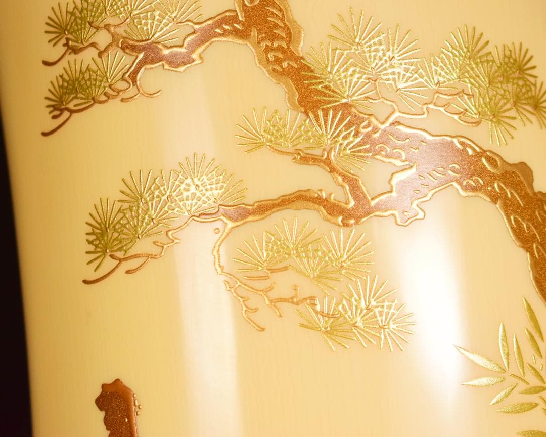 鶴吉作 象牙風花入 銅筒 鶴蒔絵 鶴松 金蒔絵 花器 唐木台付 細密工芸