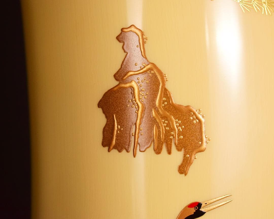 鶴吉作 象牙風花入 銅筒 鶴蒔絵 鶴松 金蒔絵 花器 唐木台付 細密工芸