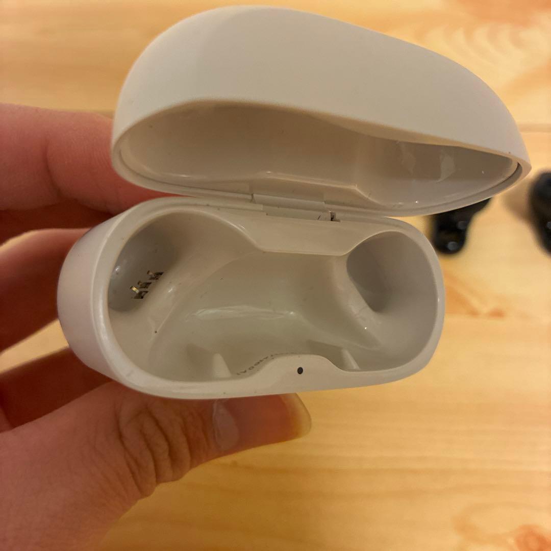 ケースとイヤホン色違い　Bose QuietComfort Earbuds II