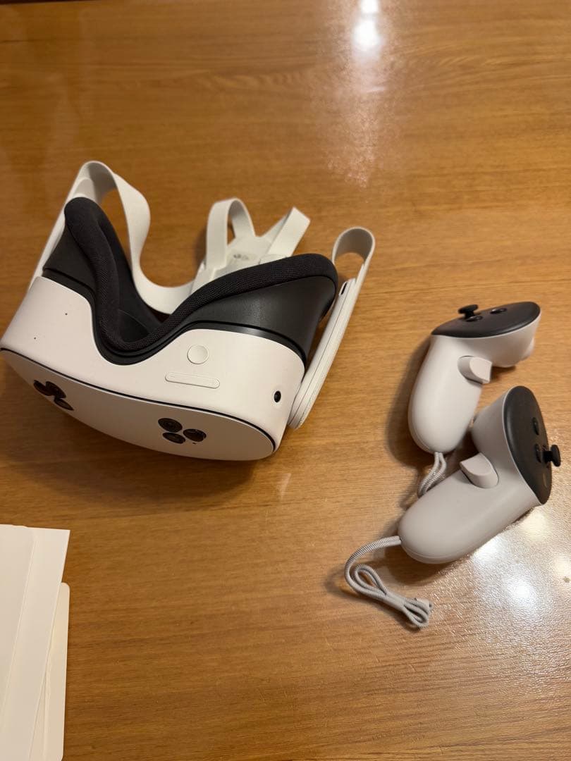  Quest 3S VRヘッドセット 本体とコントローラー
