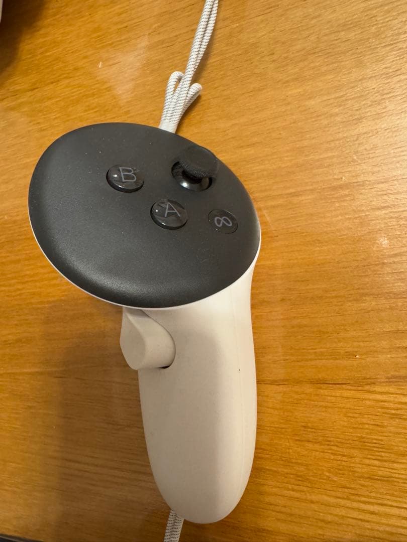  Quest 3S VRヘッドセット 本体とコントローラー