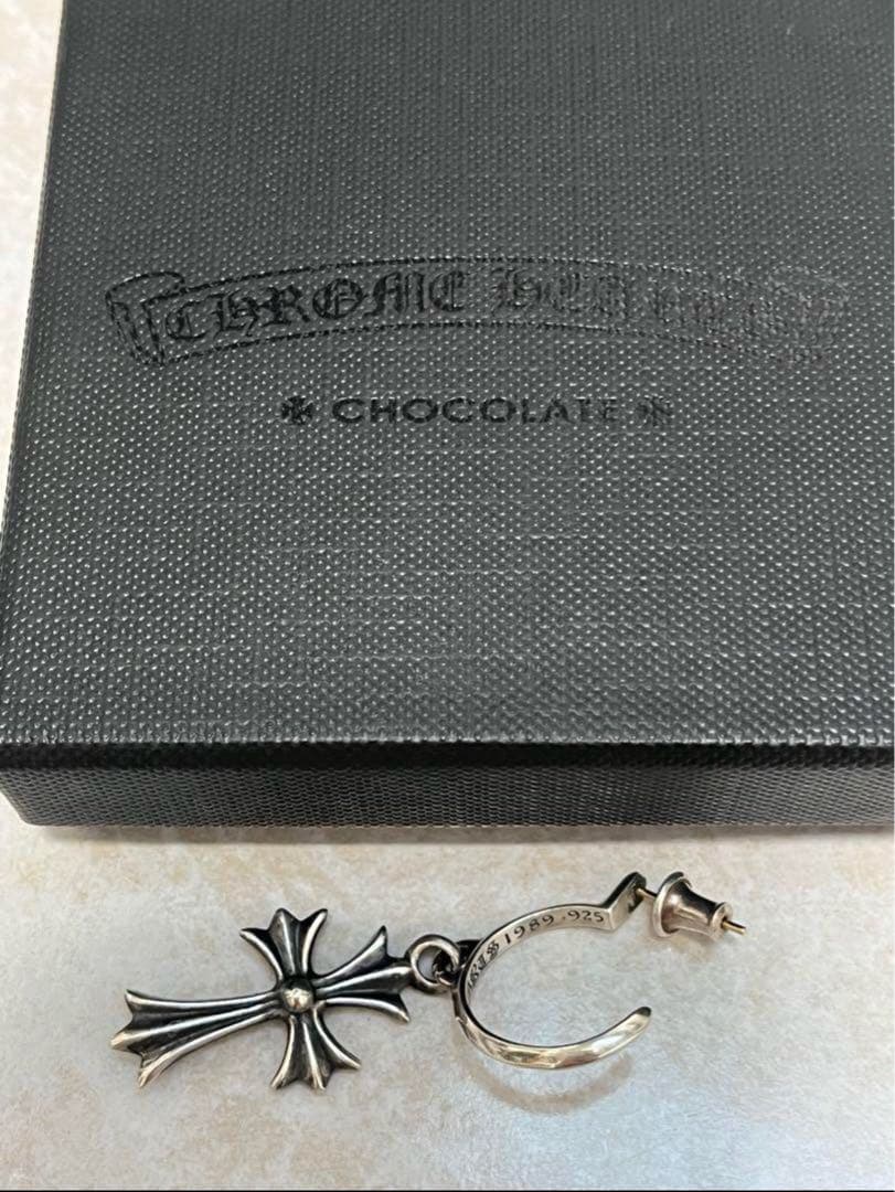 クロムハーツタイニーCHクロスフープピアス（片耳）