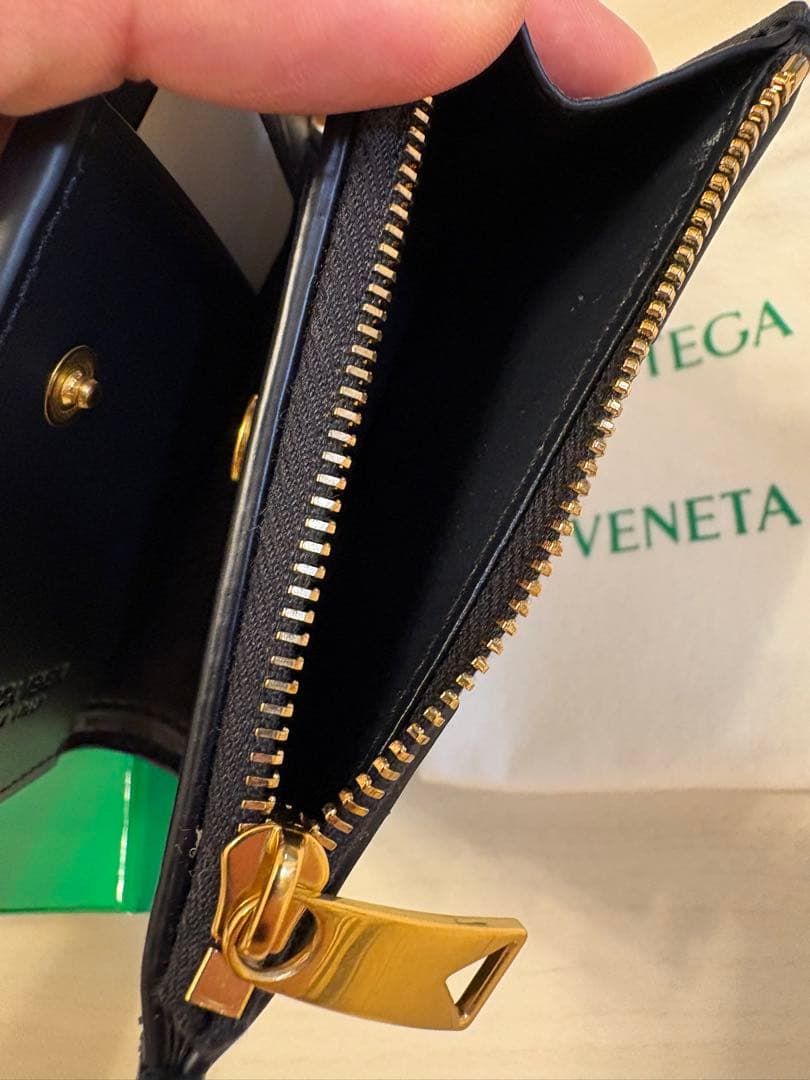 新品　ボッテガヴェネタ　二つ折り　カセット　イントレチャート　レザー　ネイビー