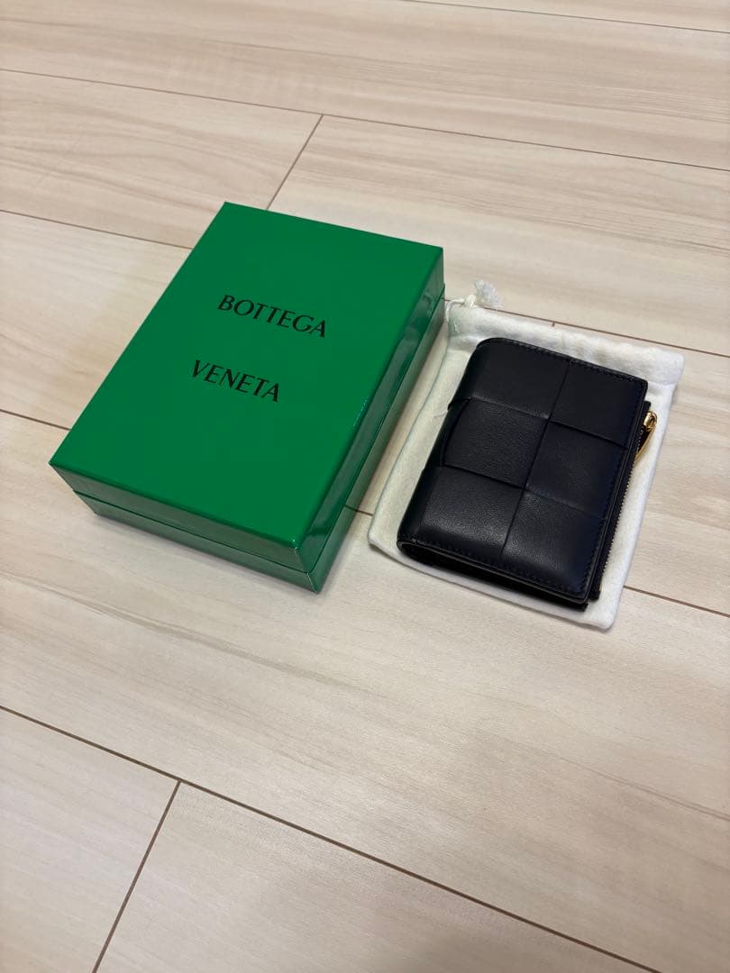 新品　ボッテガヴェネタ　二つ折り　カセット　イントレチャート　レザー　ネイビー