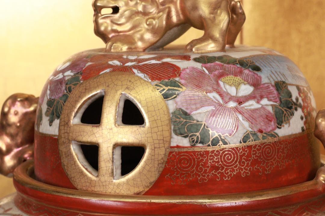 薩摩焼　勇仙作　色絵金彩花鳥図獅子耳　大香炉　高さ45cm BE941