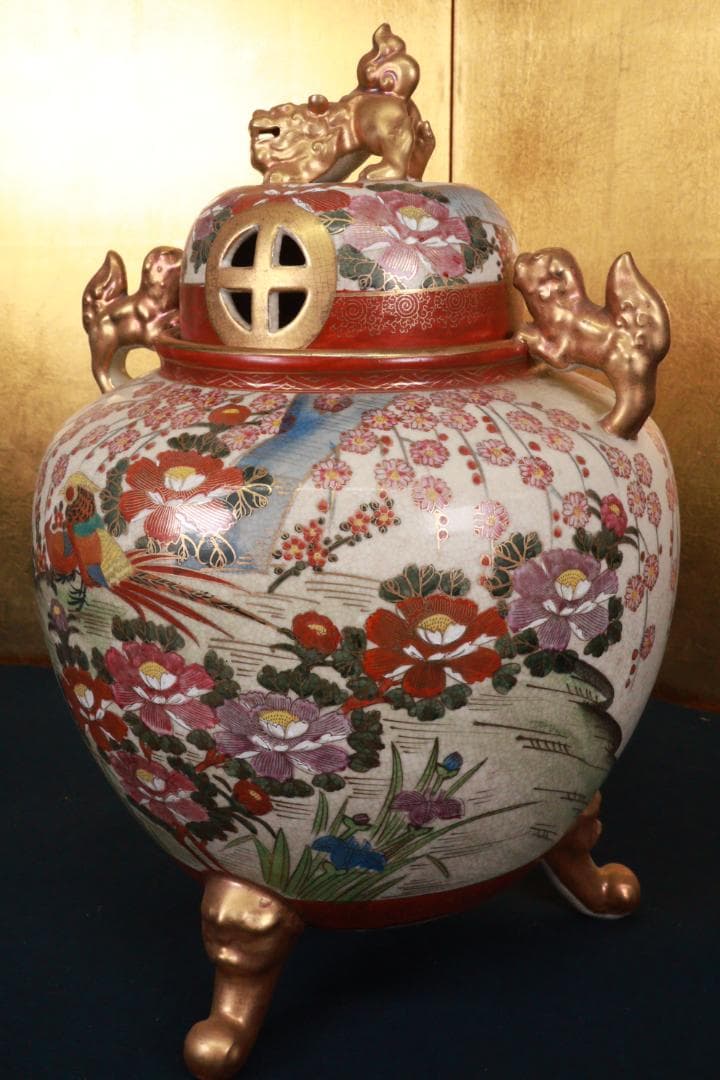薩摩焼　勇仙作　色絵金彩花鳥図獅子耳　大香炉　高さ45cm BE941
