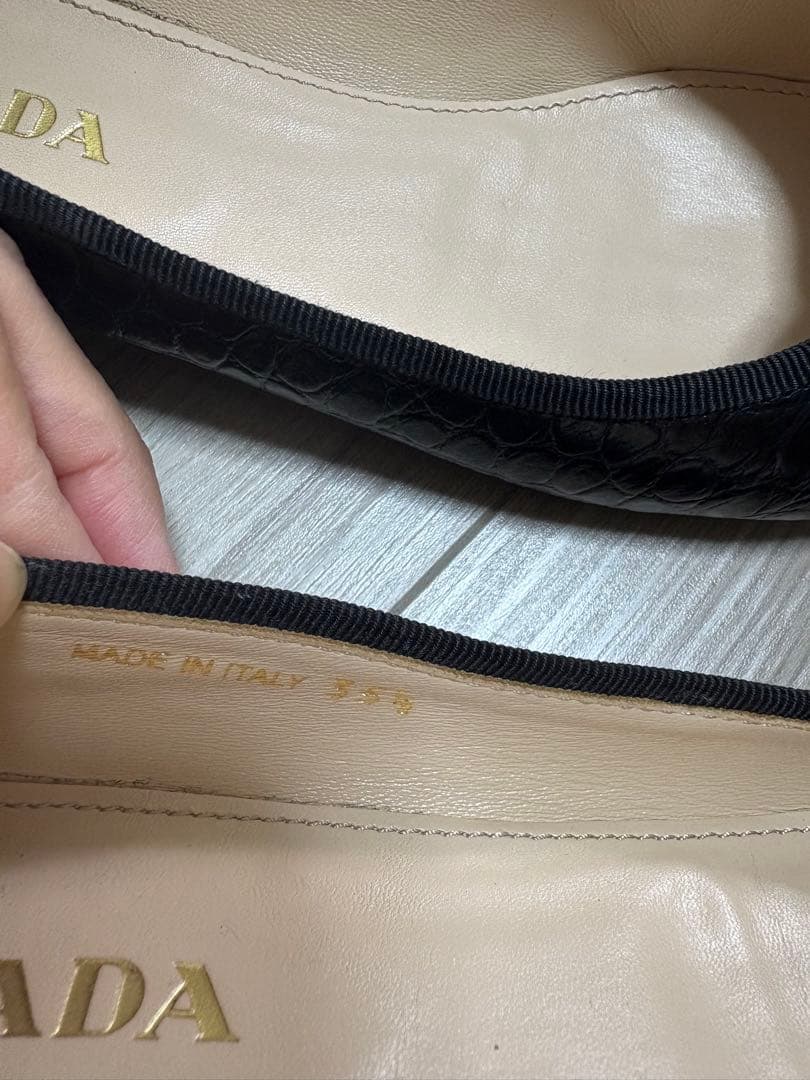 PRADA ブラック フラットシューズ