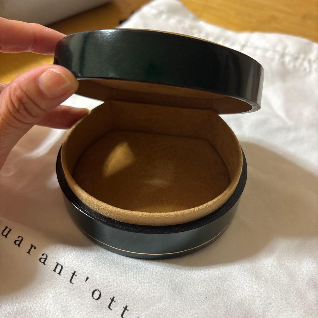 クアラントット　ノベルティ　レザーアクセサリーケース