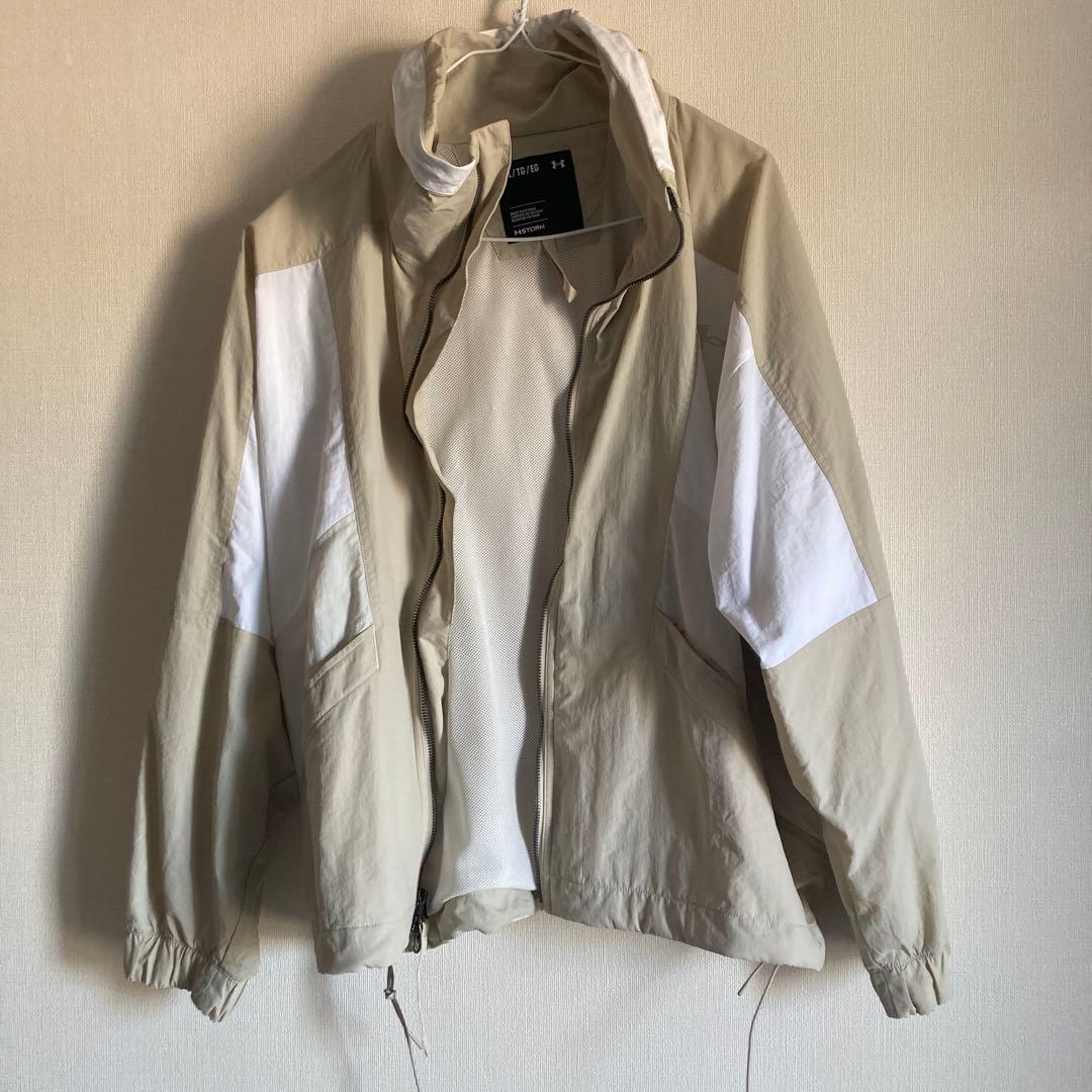 アンダーアーマー　ジャージ　ベージュ ホワイト セットアップ