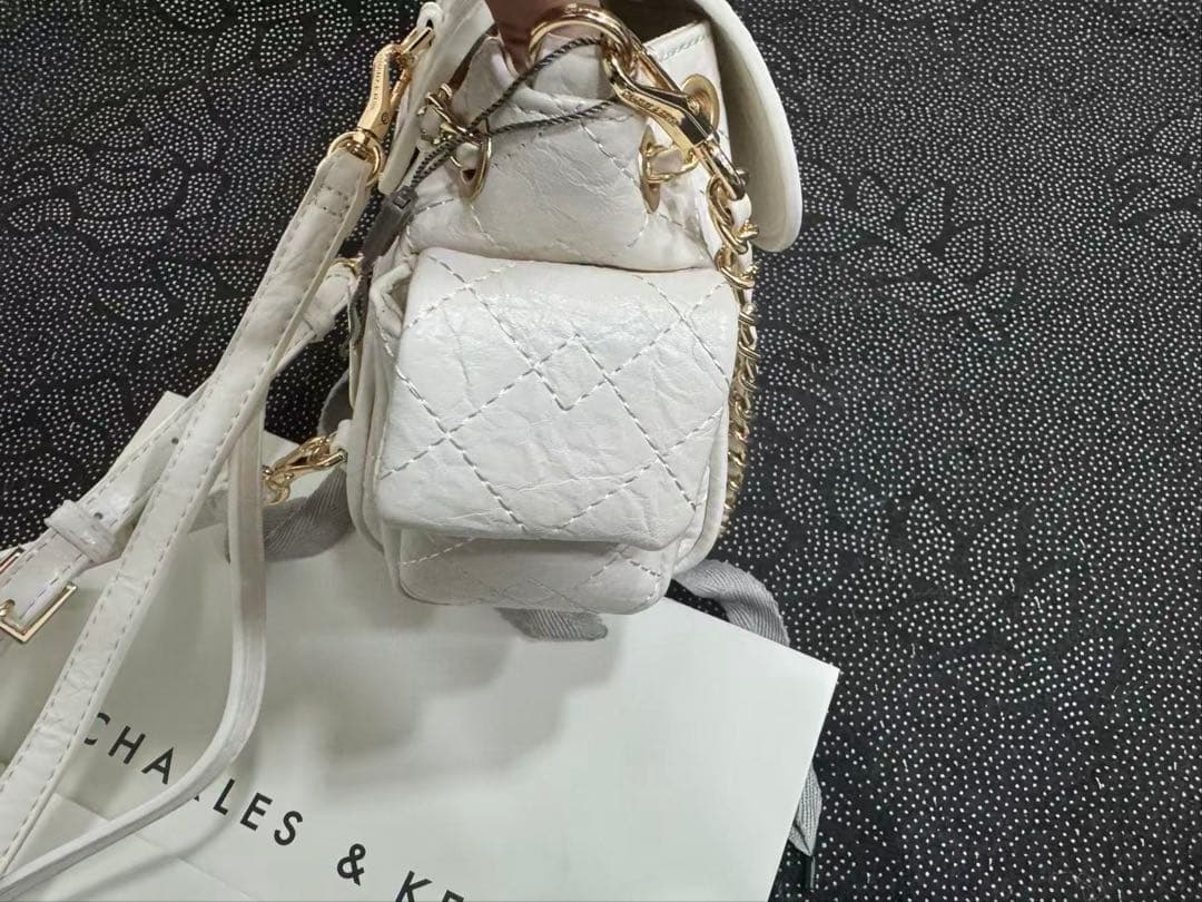 美品 CHARLES&KEITH Duo ツーウェイ ホワイト バックパック