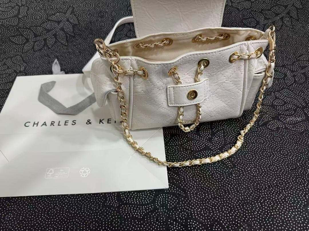 美品 CHARLES&KEITH Duo ツーウェイ ホワイト バックパック