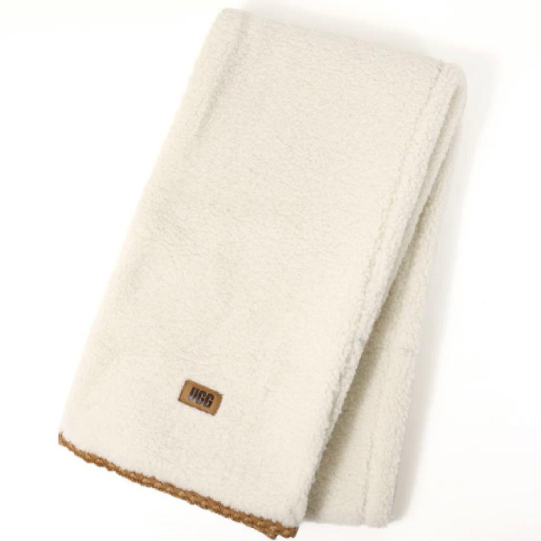 新品UGGマフラー　W UGGFLUFF SCALLOPED SCARF