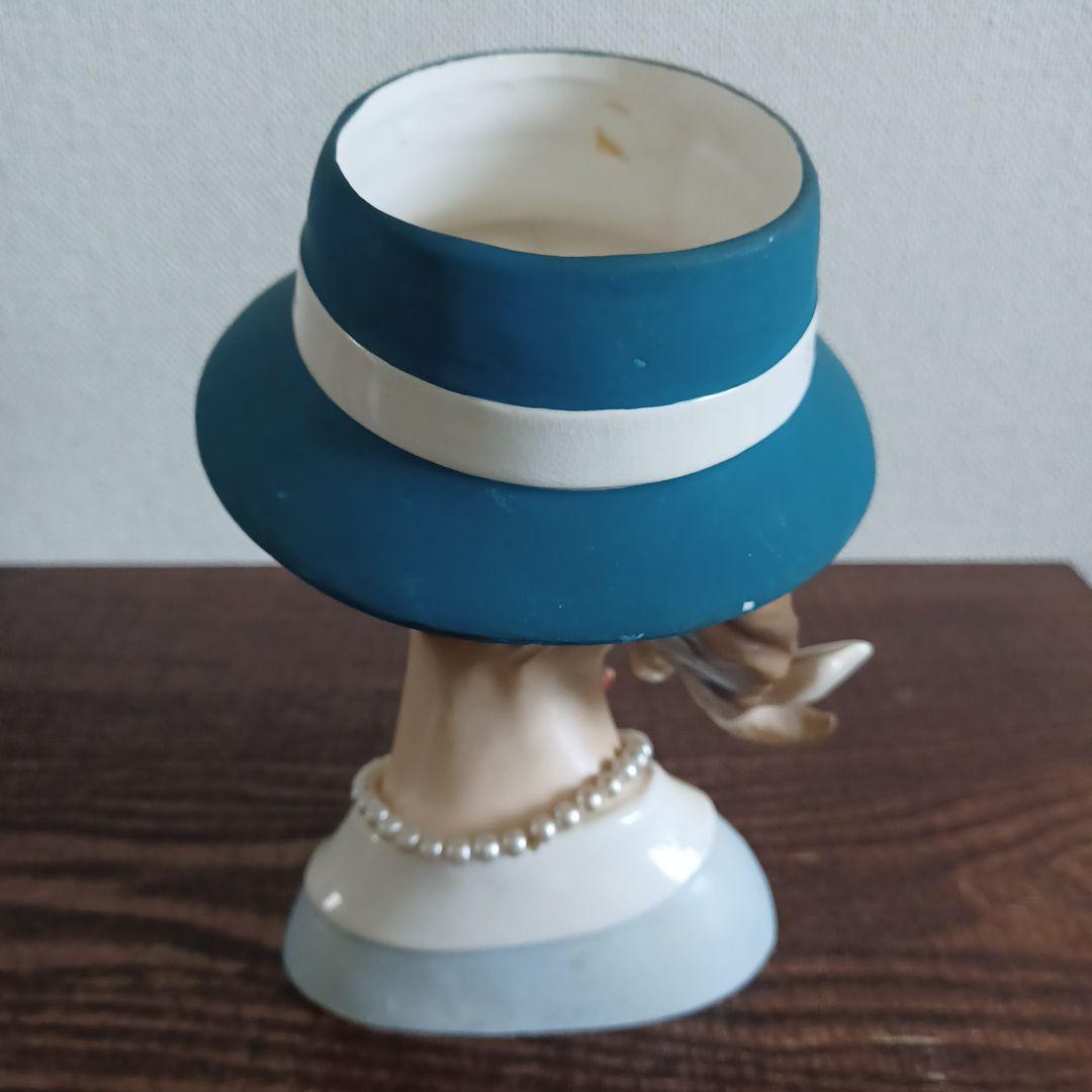 ビンテージ レディヘッドベース 陶器製の置物花瓶　ブルーの帽子としなやかな右手