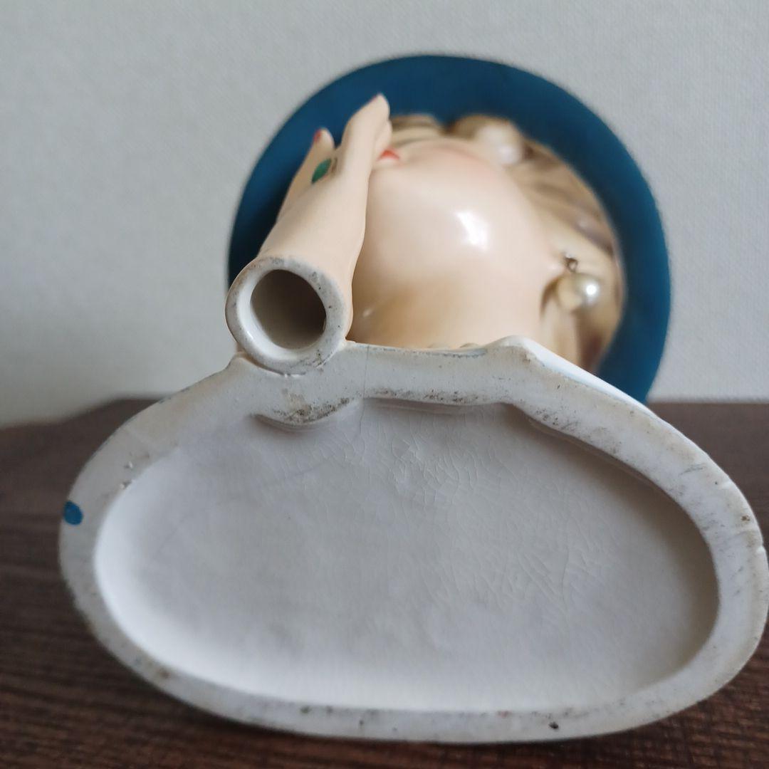 ビンテージ レディヘッドベース 陶器製の置物花瓶　ブルーの帽子としなやかな右手