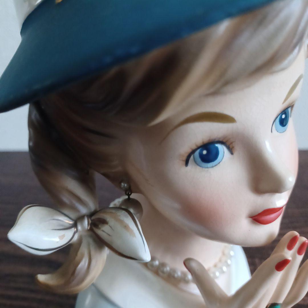 ビンテージ レディヘッドベース 陶器製の置物花瓶　ブルーの帽子としなやかな右手