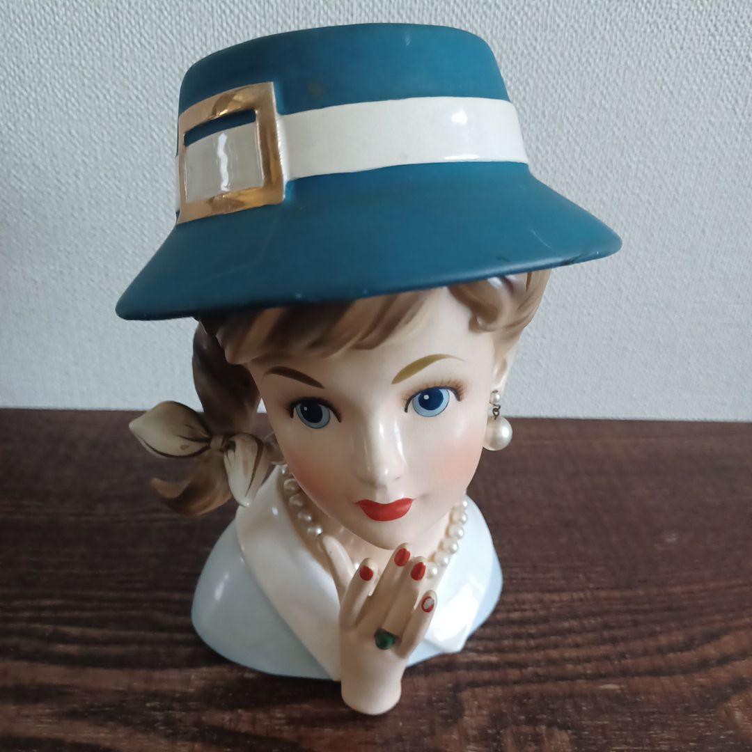 ビンテージ レディヘッドベース 陶器製の置物花瓶　ブルーの帽子としなやかな右手