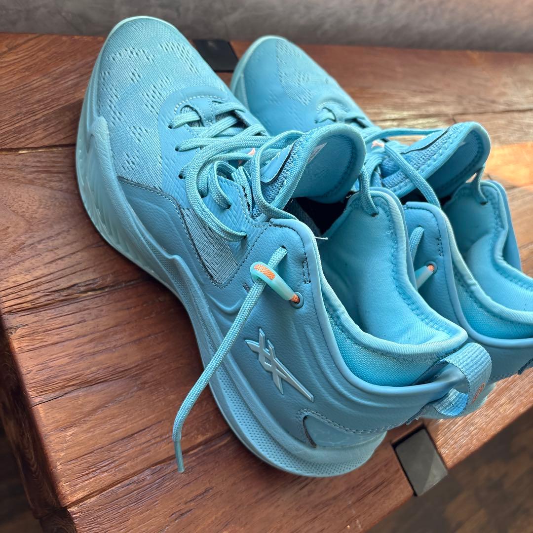 水色 バスケットボールシューズ　27.5センチ