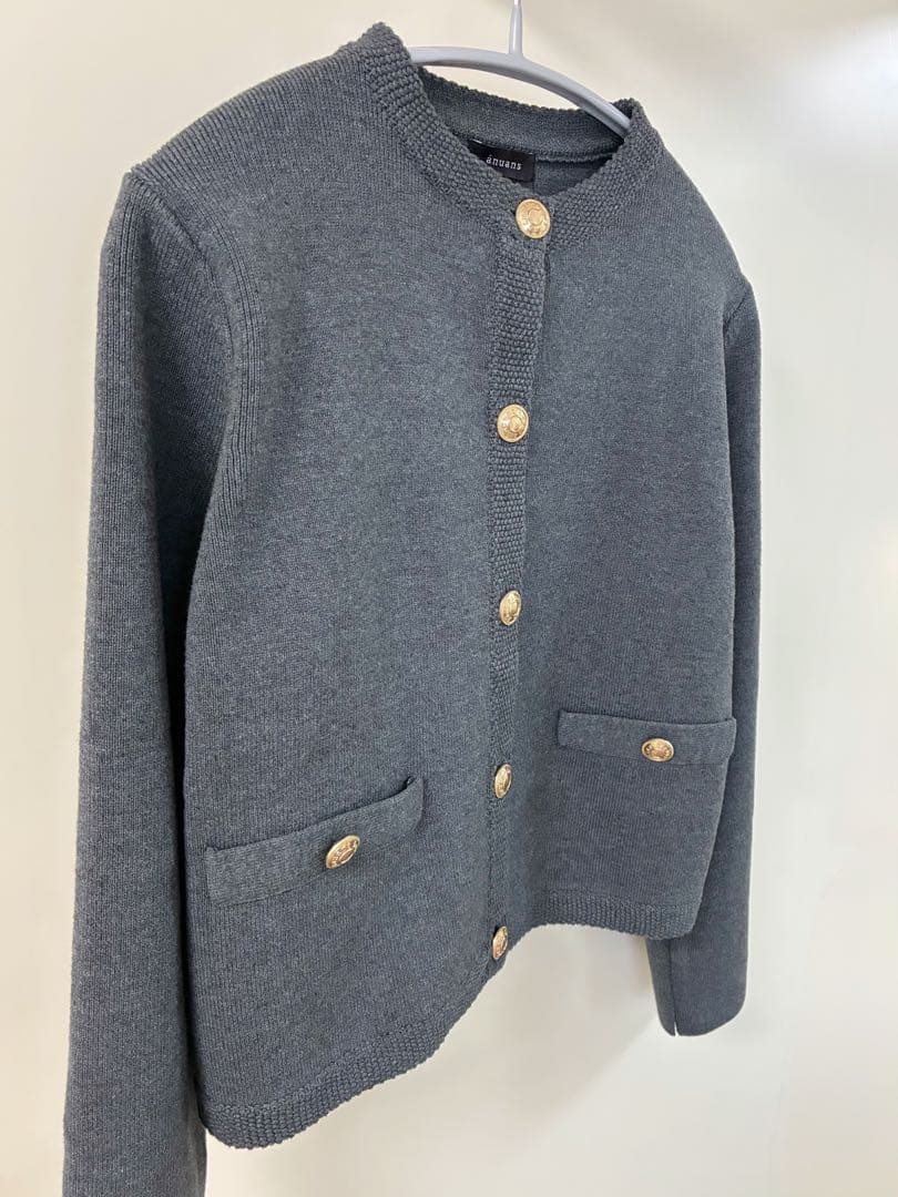 美品 anuans オリジナルボタンノーカラーニットジャケット　グレー