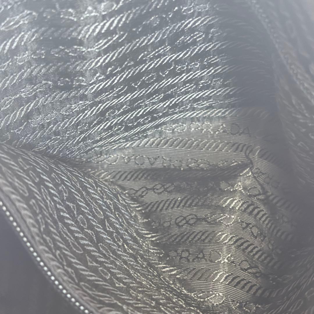 PRADAエナメルレザートートバッグ ブラック本革ビジネス美品