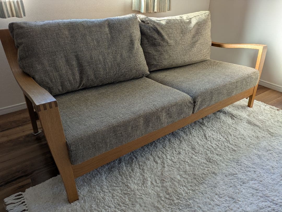 木製フレーム ブラウン系 布張り 2.5人掛けソファ