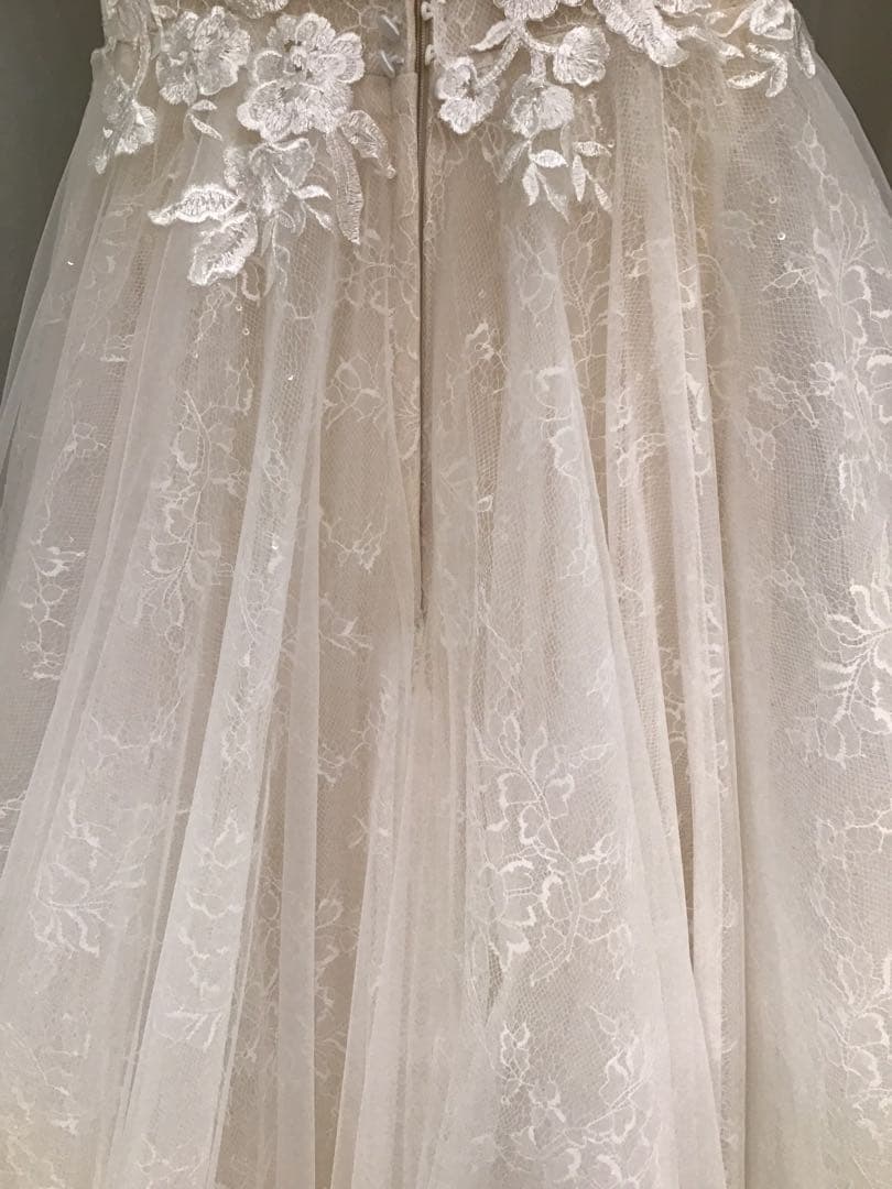 アイボリー レースウェディングドレス