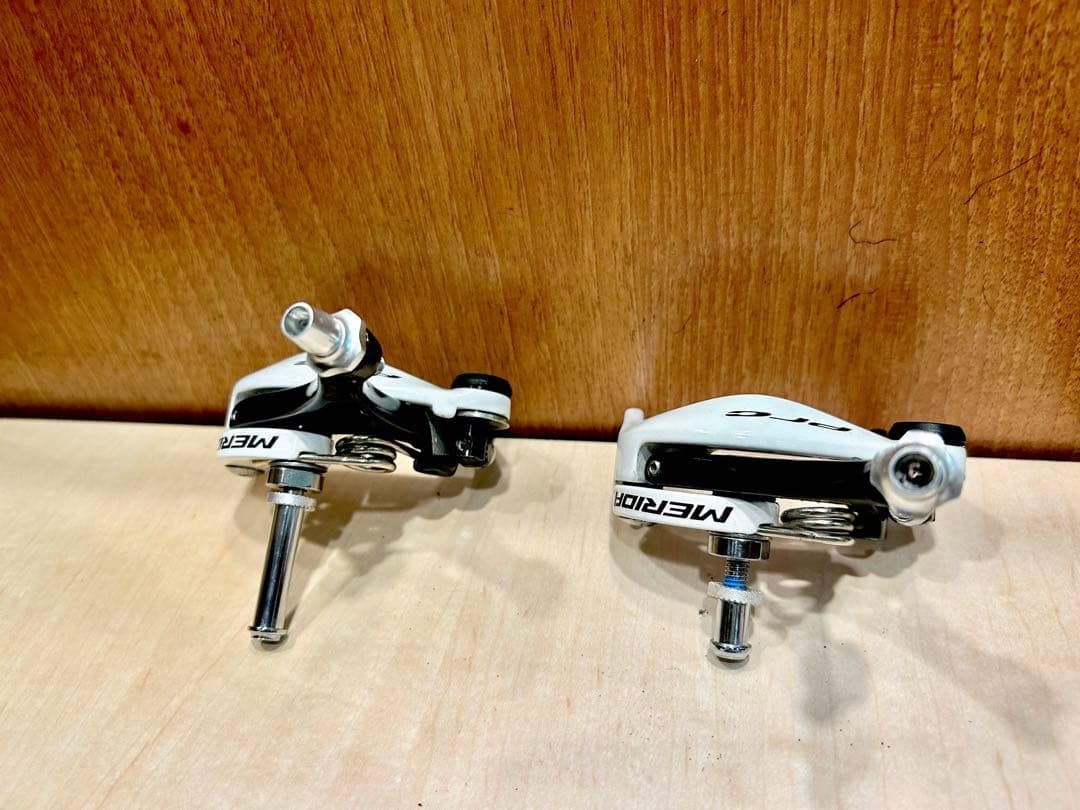 【貴重な白×黒キャリパーブレーキ】MERIDA品ドレスアップ用★カッコいいです！