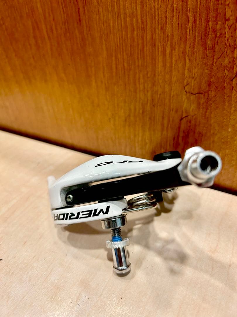 【貴重な白×黒キャリパーブレーキ】MERIDA品ドレスアップ用★カッコいいです！