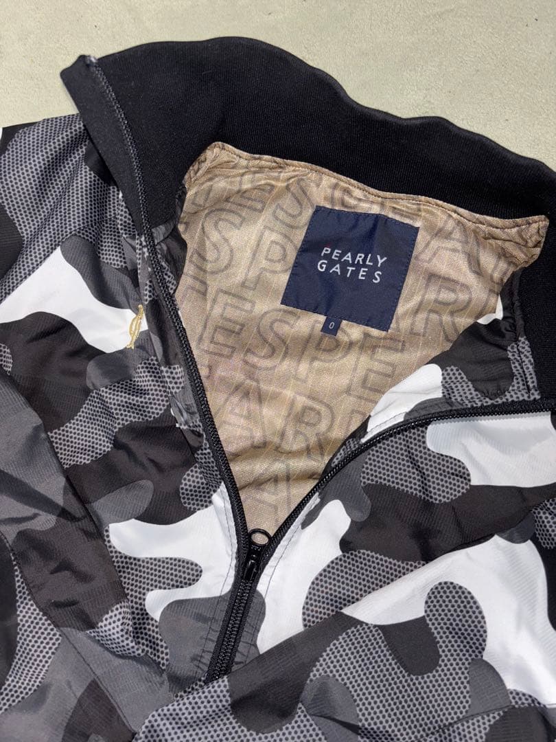 超美品）パーリーゲイツ、限定ブラックカモ、ジャケットとスカートのセット、サイズ0