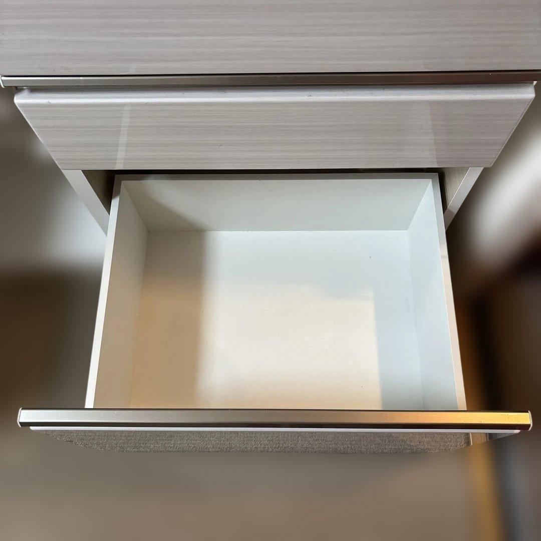 ニトリ 100 ホワイト 食器棚 ガラス扉 コンセント付き