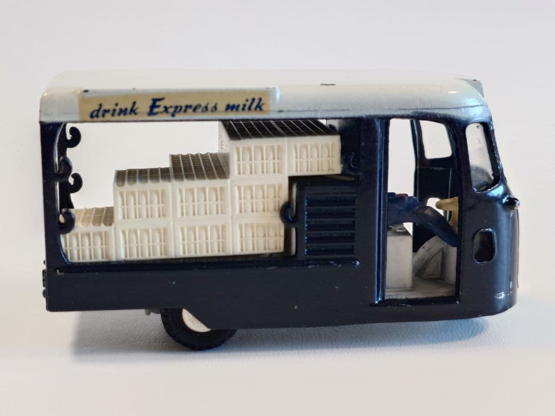 ミニカー SPOT - ON 122 UNITED DAIRIES MILK FLOAT